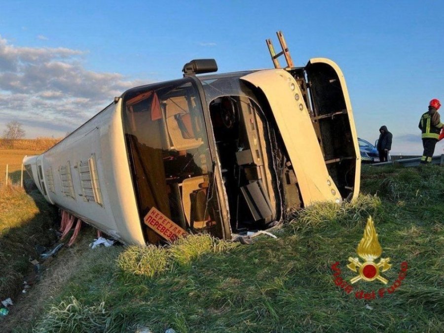 Autobusi me ukrainas përmbyset në Itali, një i vdekur dhe disa të plagosur