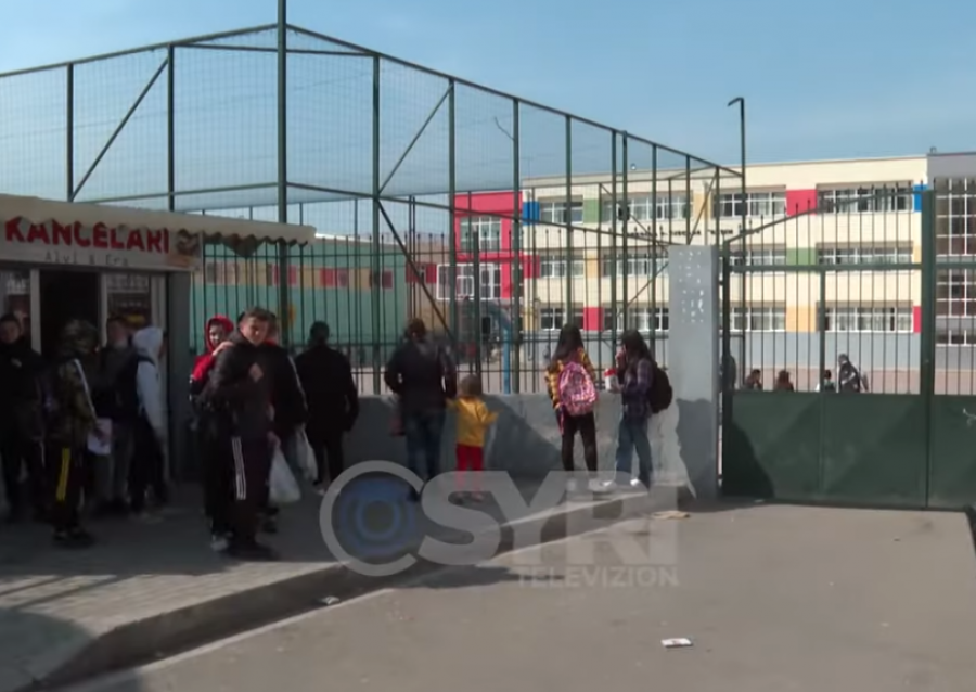 VIDEO-SYRI TV/ Nxënësit e ‘Musine Kokalarit’ bojkotojnë mësimin