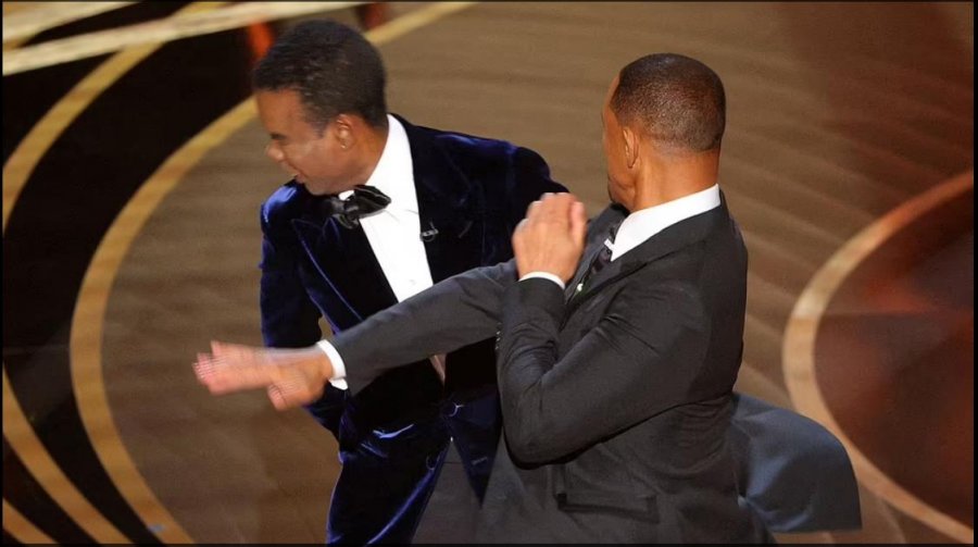 Çmimet Oscar/ Bëri shaka të hidhur me gruan e tij, Will Smith godet me shuplakë komedianin e njohur