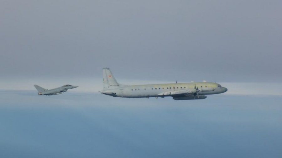 FOTOLAJM/ Momenti kur gjermanët interceptojnë avionin rus