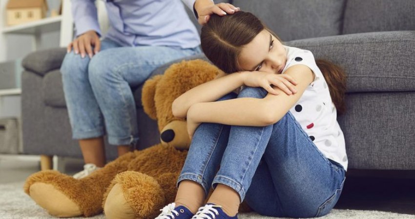 Si ta dallojmë depresionin te fëmijët? Këto 11 simptoma janë treguesit kryesorë