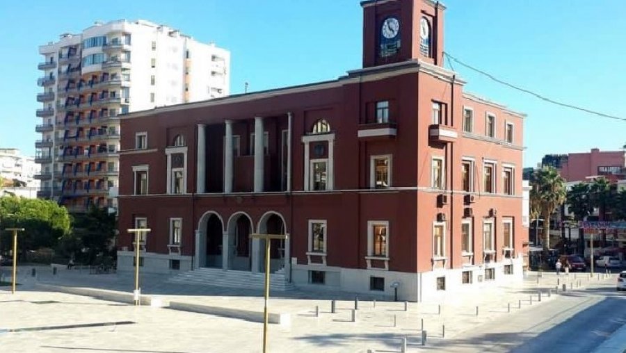 Nis sezoni turistik në Durrës me shembje, Bashkia njofton: Mos qëndroni në shtëpi pas orës 12!