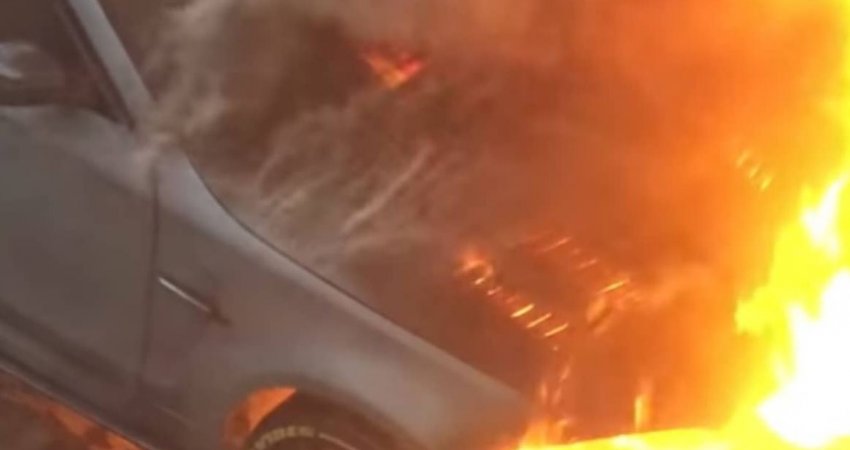 Vetura përfshihet nga zjarri në afërsi të Vërmicës (VIDEO)