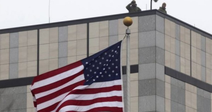 Ambasada amerikane reagon pas marrëveshjes për energjinë 