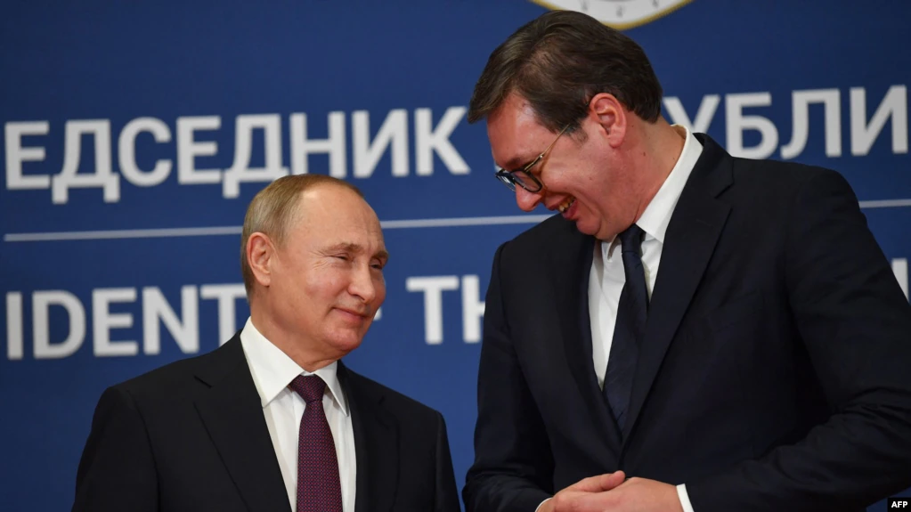 ‘E kemi ndihmuar që të zvogëlojë varësinë’/ BE reagon ndaj vazhdimit të afërsisë mes Serbisë dhe Rusisë
