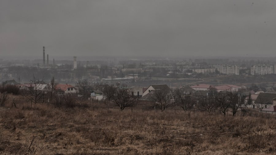 Një raketë ruse e rrëzuar nga mbrojtja ukrainase, bie në Moldavi
