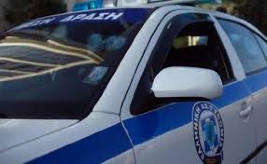 Grabiti 54 vjeçarin shqiptarin në mes të rrugës, i riu grek e pëson keq, kapet nga policia