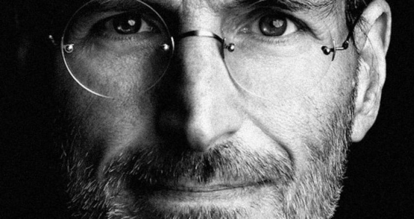 Steve Jobs, ai që shndërroi kurajon dhe krijimin në 'erë të re'