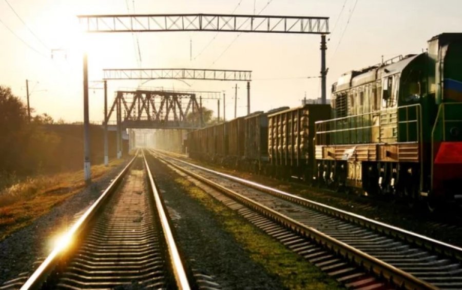 130 km linjë hekurudhore Shqipëri-Kosovë – 200 milionë lekë tenderi për shërbimin e konsulencës, mosdakordësi për itinerarin