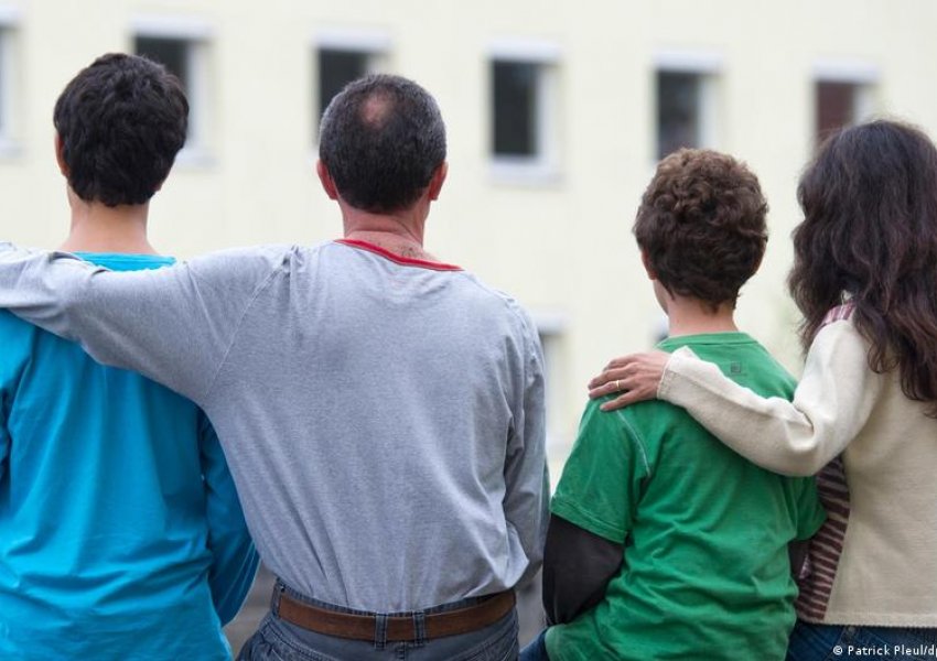 Kongres në Gjermani: Në Shqipërinë 'turistike', nuk i shihni plagët e familjeve të ndara nga emigracioni!