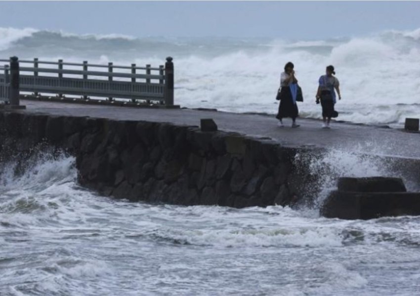 4 milionë të evakuuar nga tajfuni Nanmadol në Japoni, pezullohen mbi 500 fluturime