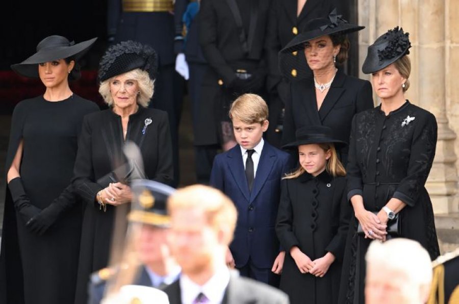 Djali i madh i Princ William tërheq vëmendjen me veprimin e tij gjatë funeralit të Mbretëreshës Elizabeth II