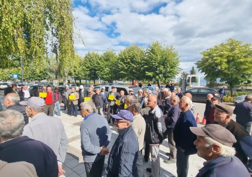 Pogradec, protestojnë pensionistët dhe minatorët