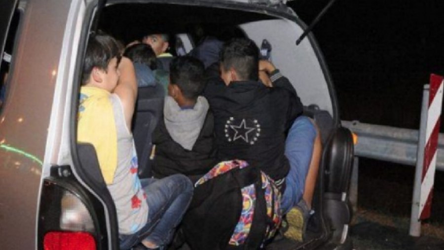 EMRI/ Kishte marrë 13 emigrantë në furgon nga Saranda, arrestohet në Shkodër shoferi