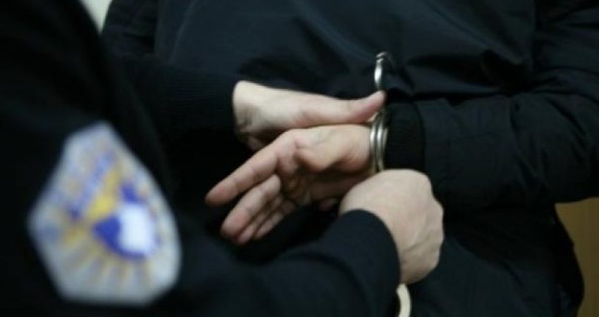 Katër të arrestuar në Gjakovë, dyshohen se sulmuan një burrë dhe dy gra