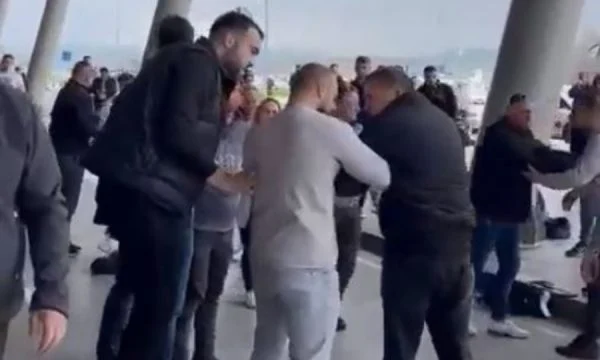 Shtatë persona shoqërohen në Polici pas rrahjes në aeroportin e Prishtinës