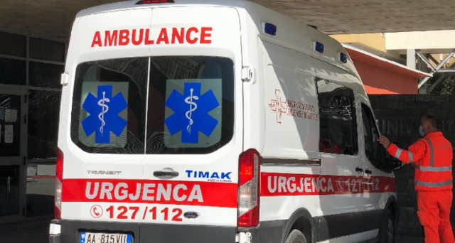 Makina përplas 7 vjeçaren në Bilisht, e mitura përfundon në spital
