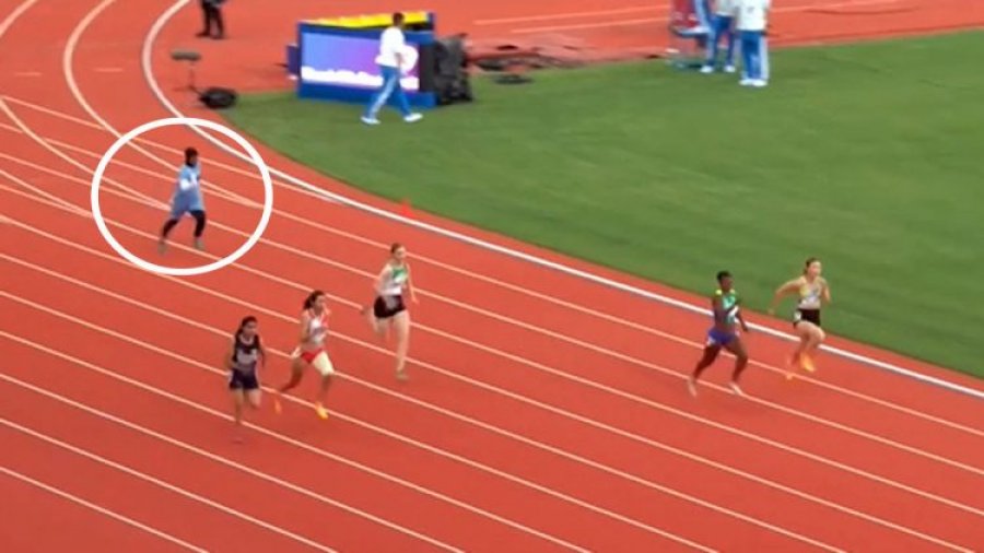 VIDEO/ Sportistja somaleze turpëron vendin me ngadalësinë në garën zyrtare të 100 metrave