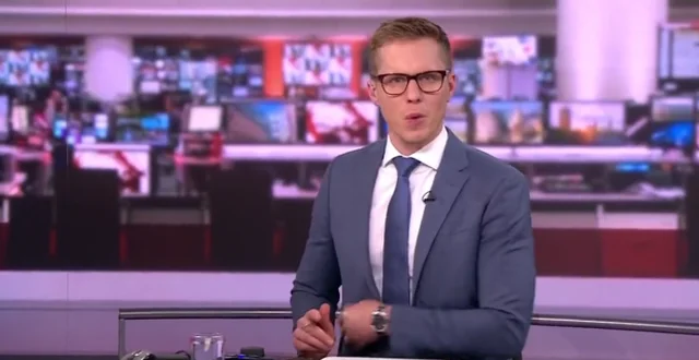 'Jam duke parë lajmet...', prezantuesi i BBC-së kap gabimin LIVE dhe e kalon me humor