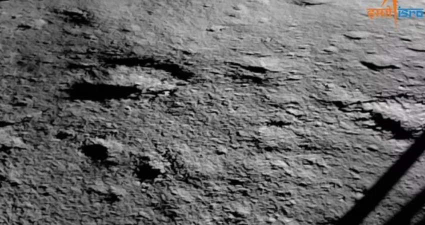 Imazhi i parë i shkrepur në polin jugor të Hënës