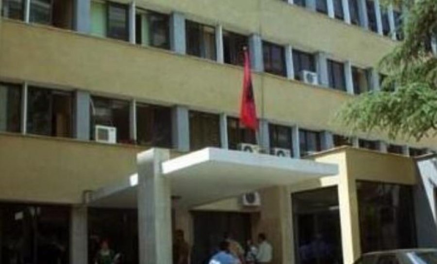 Skema mashtrimi për të përfituar para/ Gjykata e Tiranës lë në burg Kristjan Lukaj