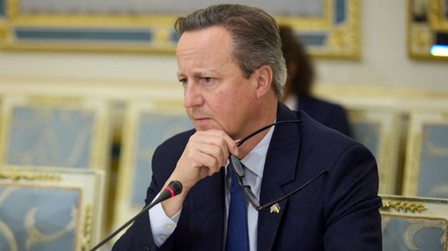 Cameron ‘shigjetoin’ SHBA-në: Bllokimi i ndihmës për Ukrainën, dhurata e Krishtlindjes për Putinin