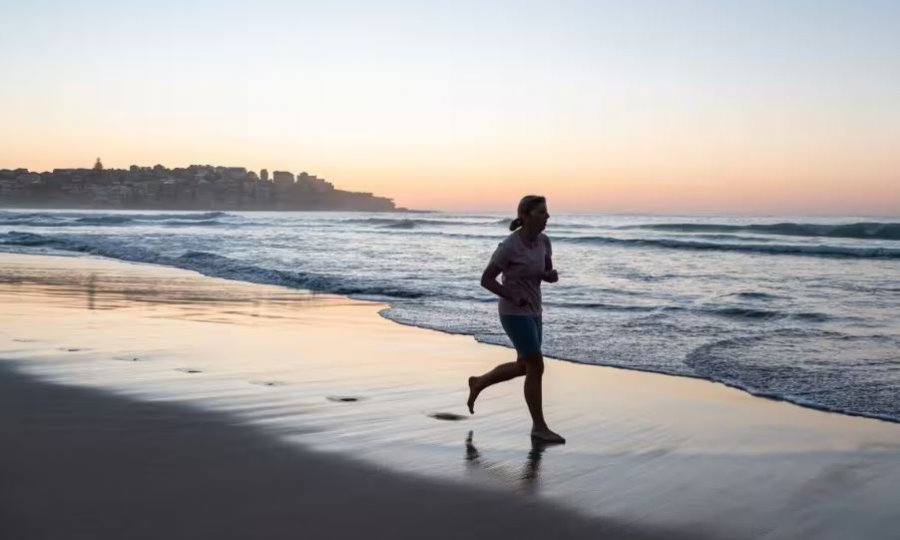 Vala e të nxehtit në Australi, qytetarët u 'turren' plazheve