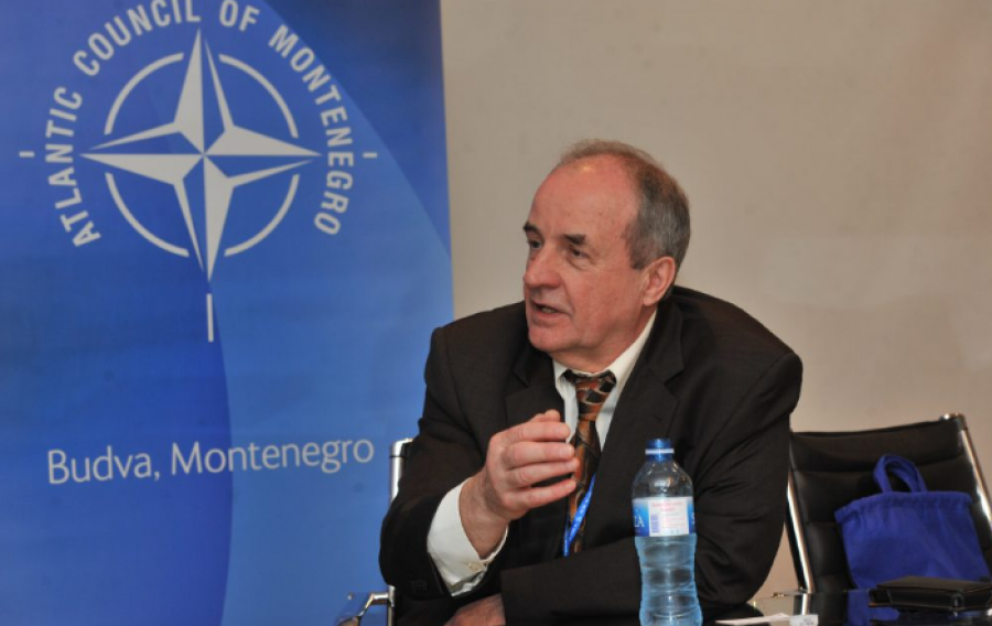 Bugajski: Moska përpiqet ta shtyjë Serbinë në një konfrontim ushtarak në Kosovë