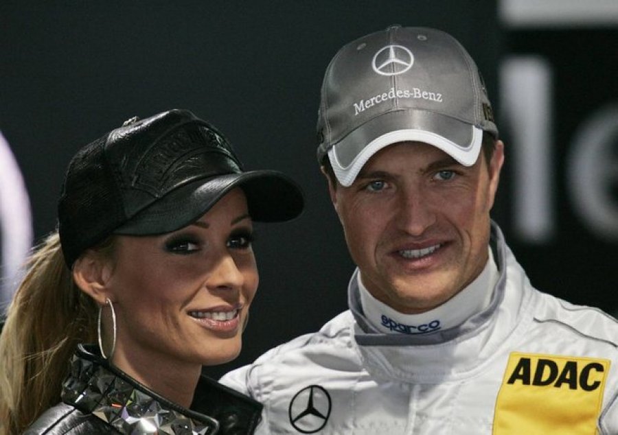 Ish-partnerja e Schumacher shet foto erotike në 'Only Fans', i biri i bën…block