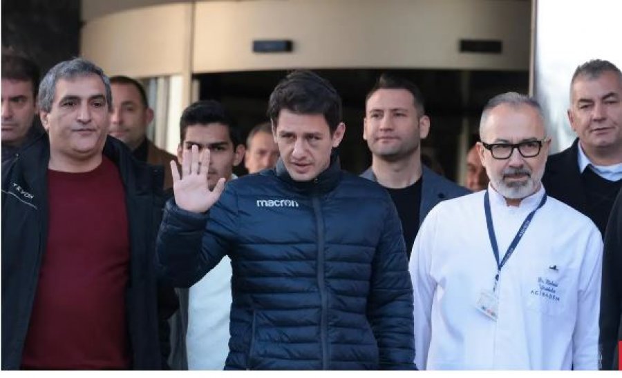 U dhunua në fushë nga presidenti i klubit turk, arbitri del nga spitali