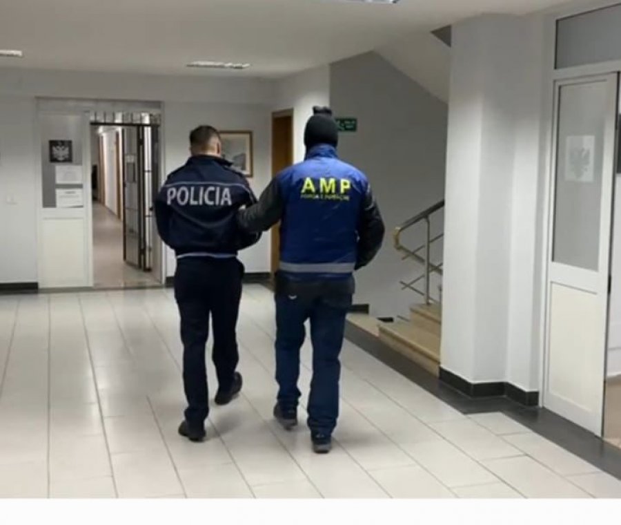 EMRAT/ Prangosen dy policë në Rinas, kërkuan para…