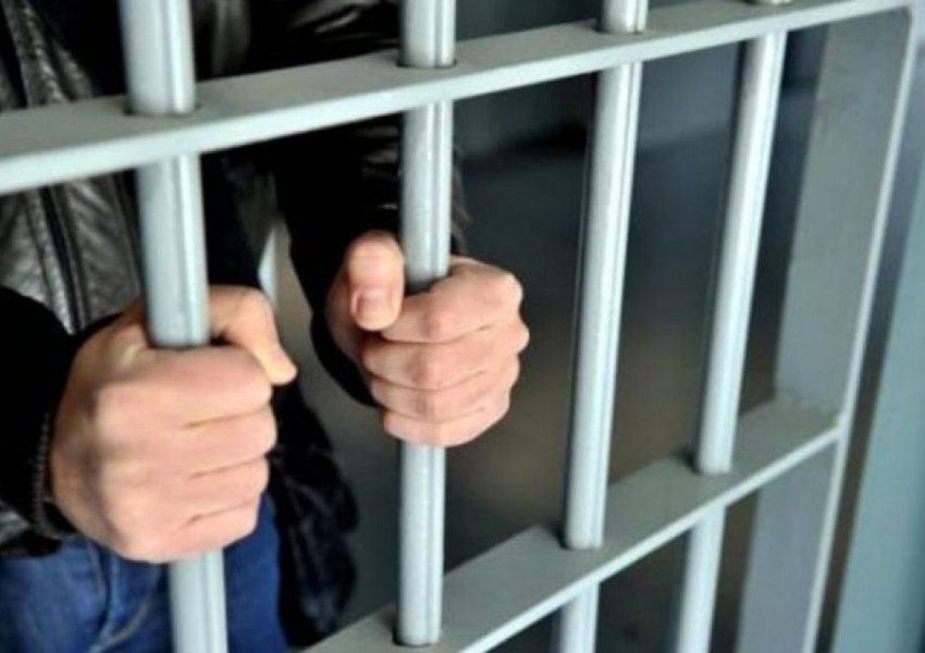 Maltretim i të burgosurve deri në alivanosje - Dosja e Prokurorisë për ish-drejtorin e Burgut në Prishtinë dhe dy ish-gardianët