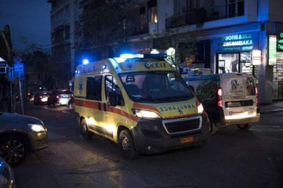 EMRI/ Shqiptari plagoset me thikë pas sherrit në Athinë, përfundon në spital me disa plagë në trup