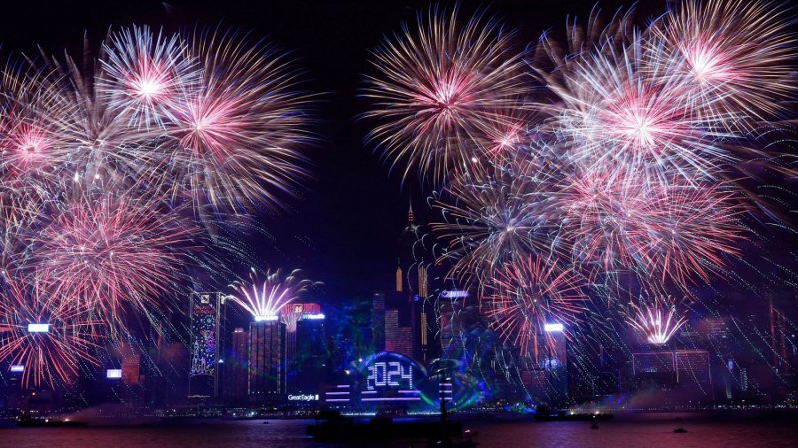 Viti i Ri në Hong Kong vjen përmes një spektakli fishekzjarresh