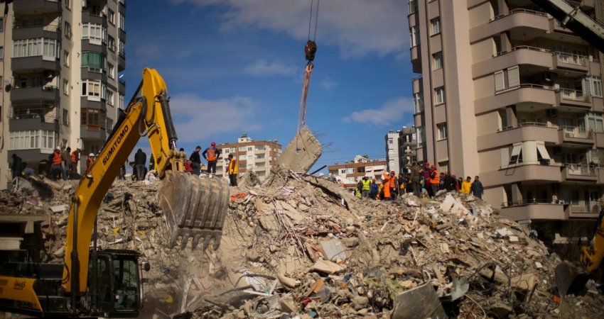 Mbi 23,700 shkon numri i të vdekurve nga tërmeti në Turqi dhe Siri