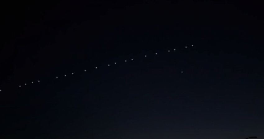 Pamje spektakolare, satelitët e SpaxeX kalojnë mbi qiellin e Kosovës