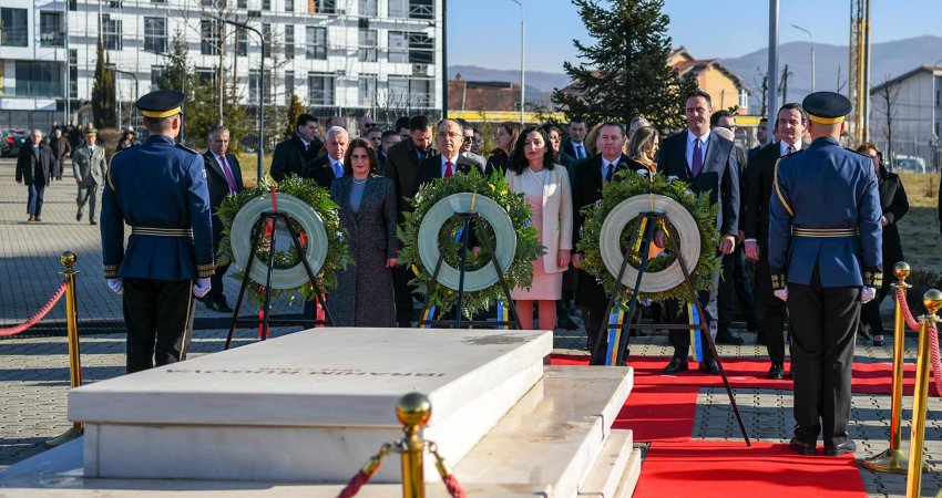 Foto-albumi i presidentes: Nderim për ata që sakrifikuan për lirinë dhe pavarësinë e Kosovës