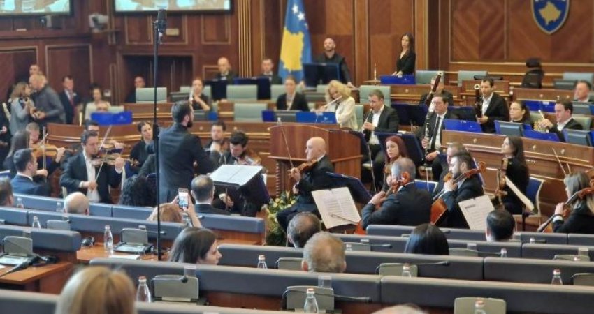 Me intonimin e himnit të Kosovës, nis seanca solemne e Kuvendit