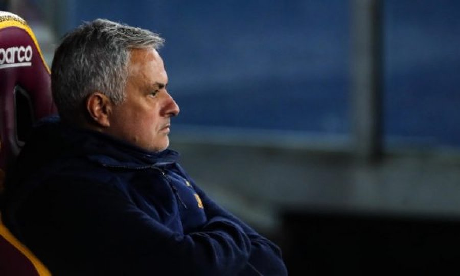 PSG fillon bisedimet me trajnerin e Romës, Mourinho