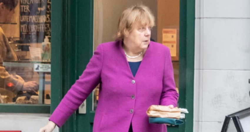 Ish-kancelarja gjermane, Merkel fotografohet duke blerë në furrën e lagjes