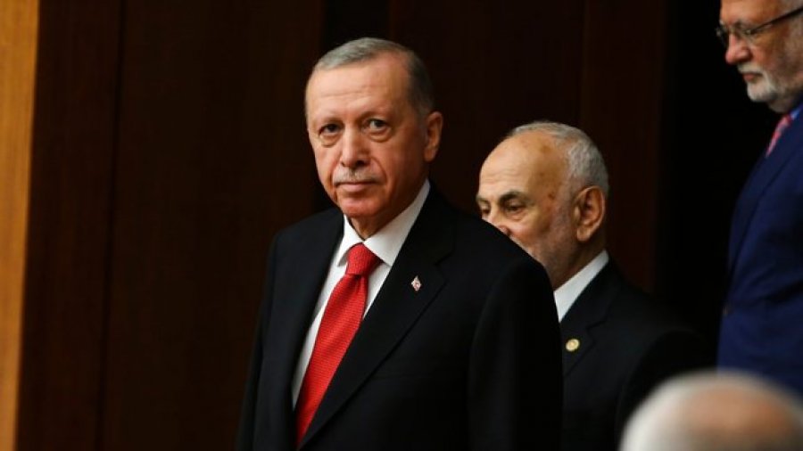 Erdogan sinjalizon: Turqia s'është gati të ratifikojë anëtarësimin e Suedisë në NATO