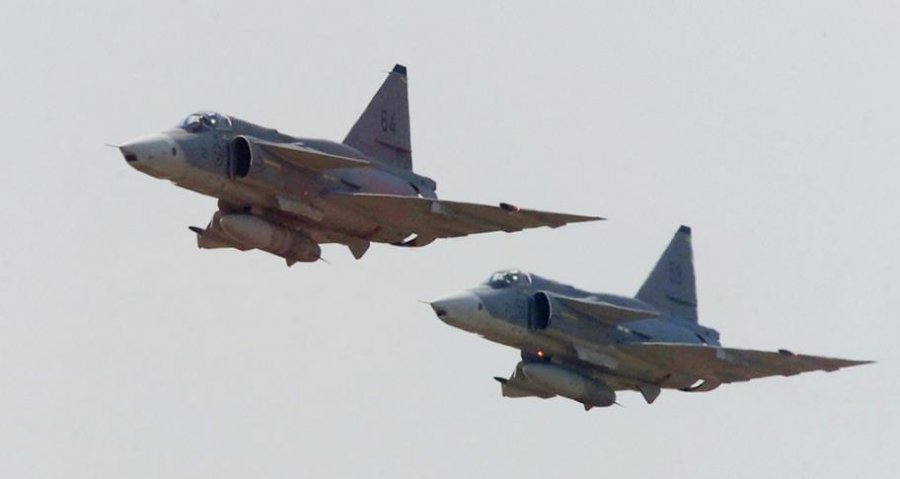 NATO: Nuk do të furnizojmë me avionë Ukrainën derisa të përfundojë kundërofensiva