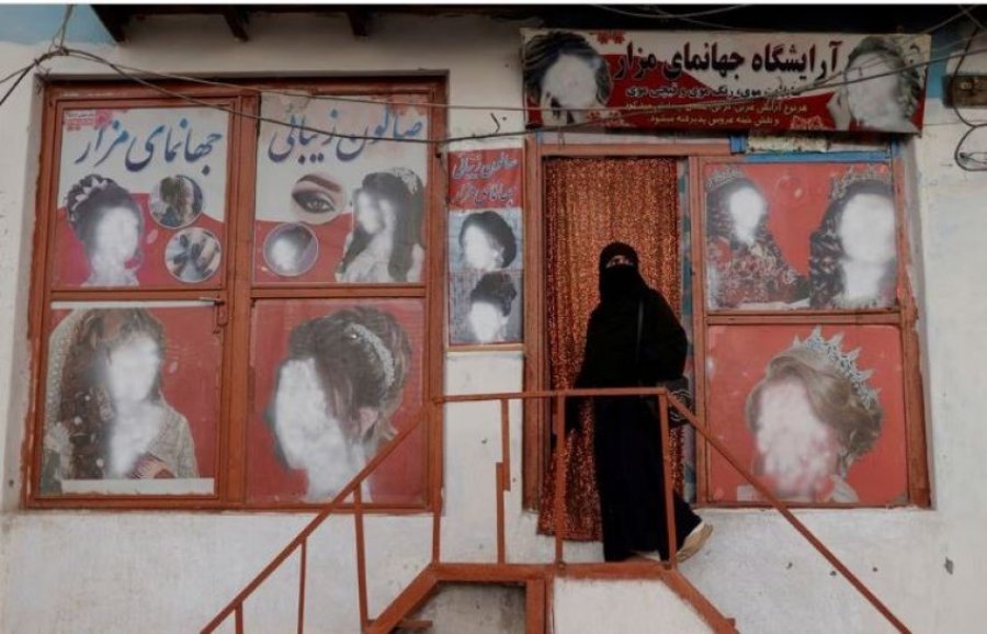 Talibanët mbyllin sallonet e bukurisë për gratë në Afganistan