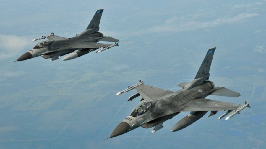 Muajin e ardhshëm do të fillojnë trajnimi i pilotëve ukrainas për aeroplanët F-16