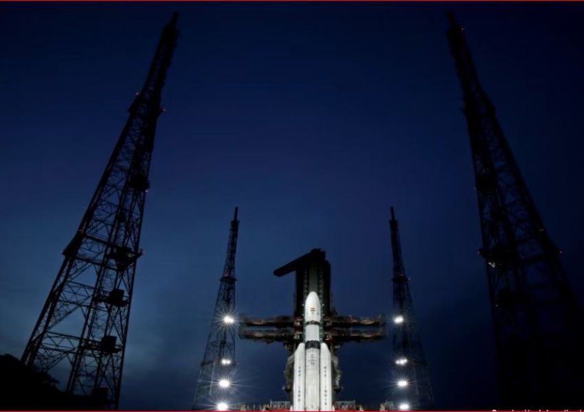 Gara për të 'pushtuar' Hënën, India nis anijen e saj kozmike në orbitë