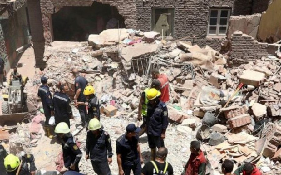 Shembet ndërtesa pesëkatëshe në Kajro, humbin jetën 12 persona