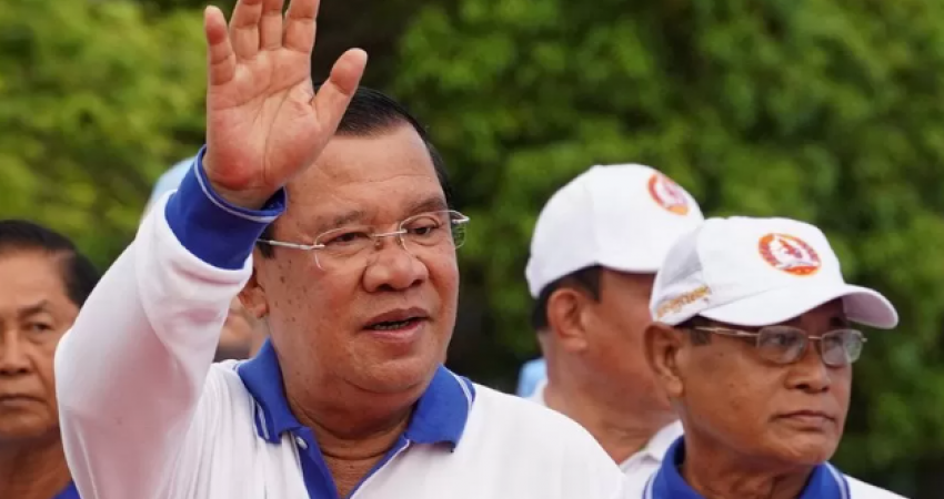 Kryeministri i Kamboxhias dorëhiqet pas 4 dekadash, detyrën do ta bartë tek i biri 