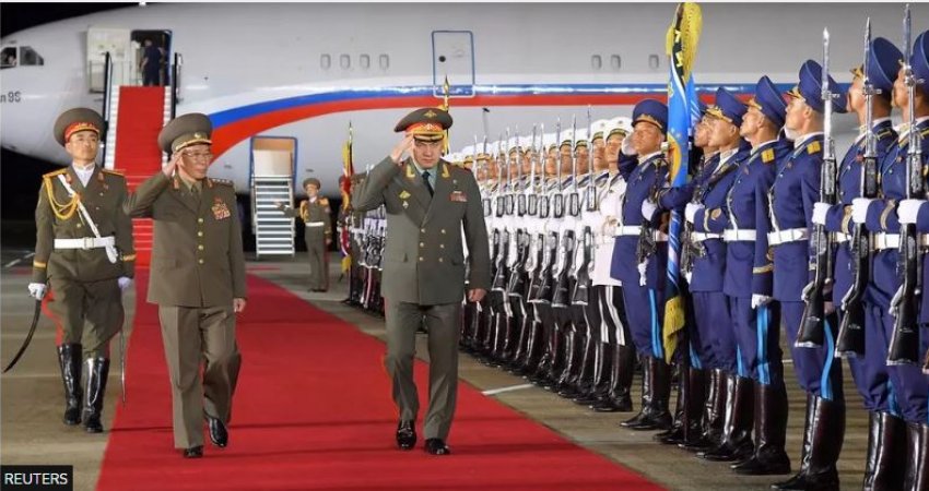 Zyrtarë kinezë e rusë i bëjnë vizitat e para në Korenë e Veriut prej mbylljes nga COVID-19