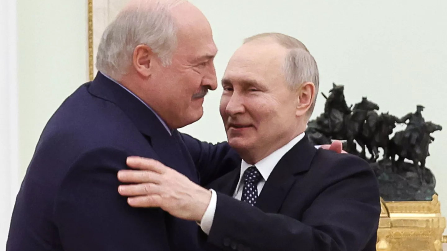 Pse një samit jashtëzakonisht i gjatë me Putinin mund ta tërheqë Bjellorusinë më tej në luftë?