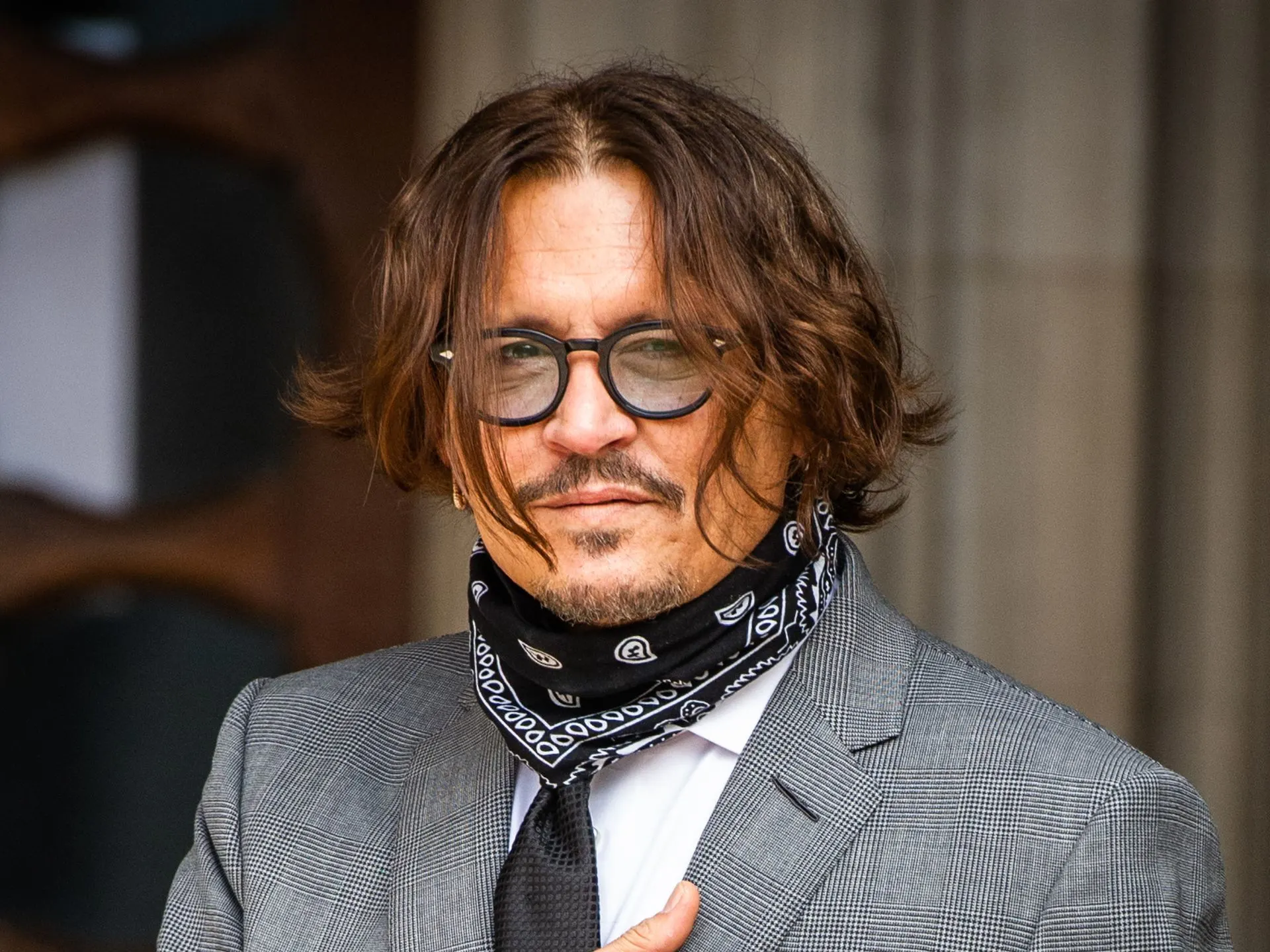 U gjet pa ndjenja në dhomën e hotelit, zbulohet çfarë i ndodhi Johnny Depp